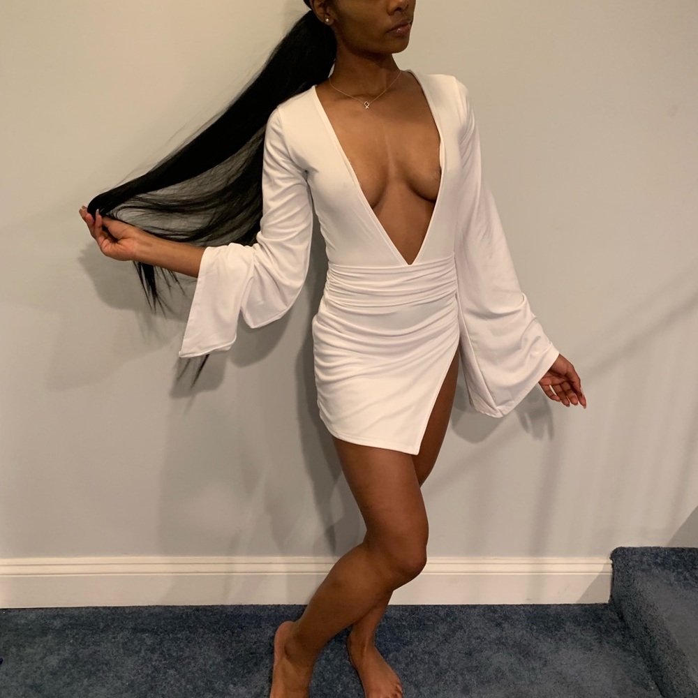 WHITE PLUNGE DRESS SIZE 6 but fits small